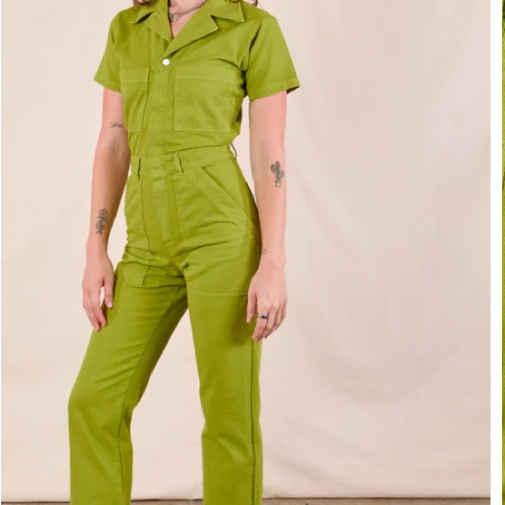 Big Bud Press 
SHORT SLEEVE JUMPSUIT - GROSS GREEN